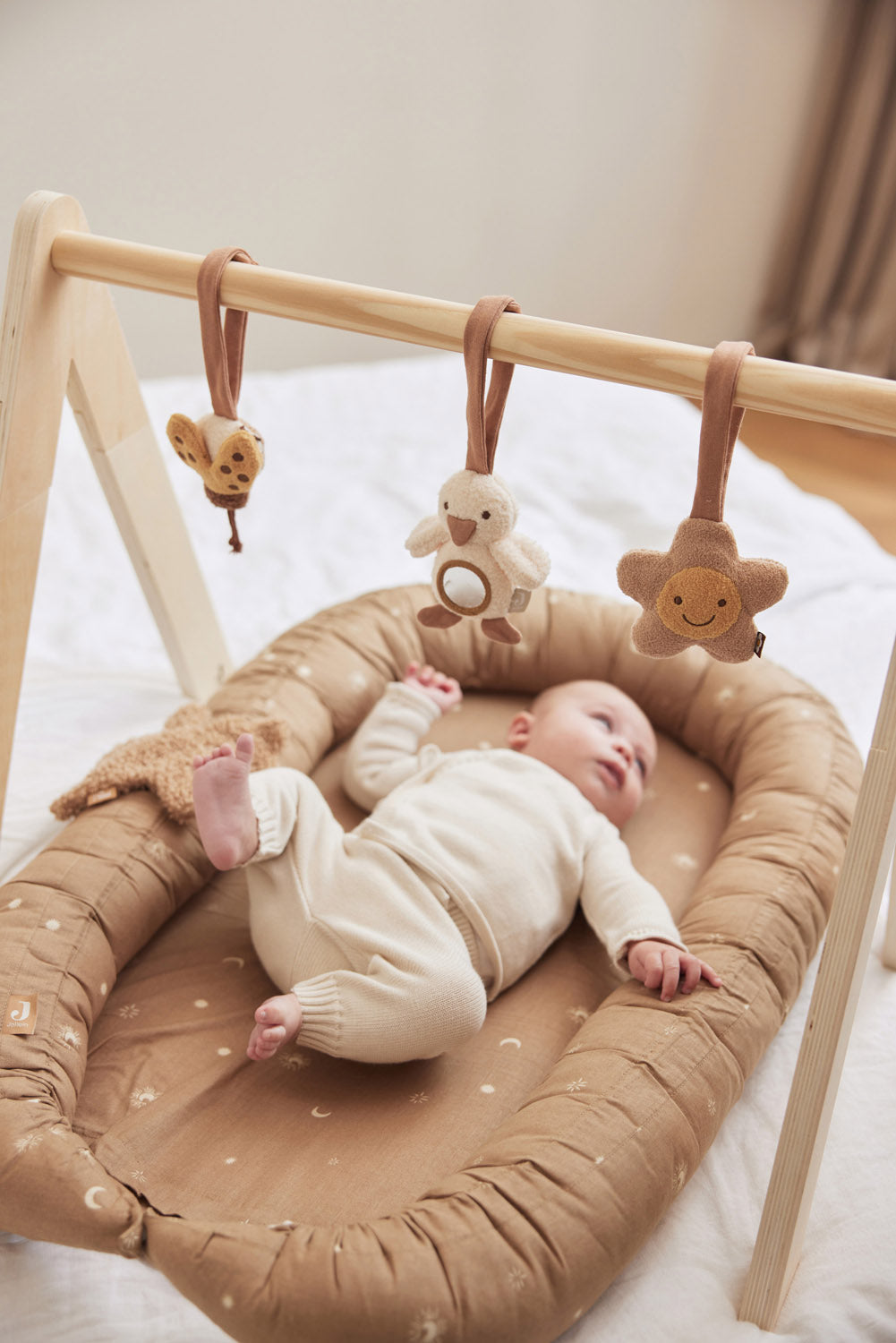 comme sur un petit nuage: arche d'éveil bébé en bois montessori